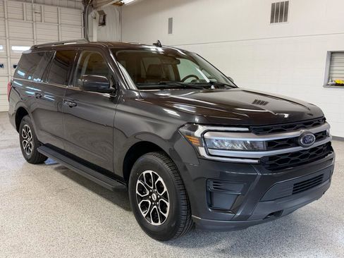 Used 2023 Ford Expedition Max XLT image 6