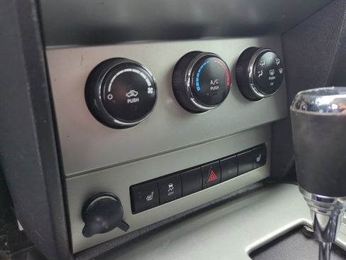 Used 2011 Dodge Nitro Heat image 16