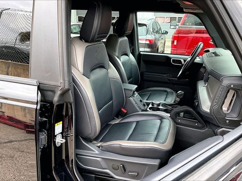 Certified 2025 Ford Bronco Outer Banks w/ Sasquatch Package image 9