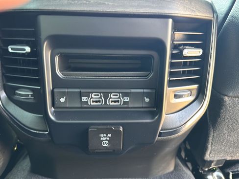 Used 2025 RAM 2500 Limited AWD/4WD image 29