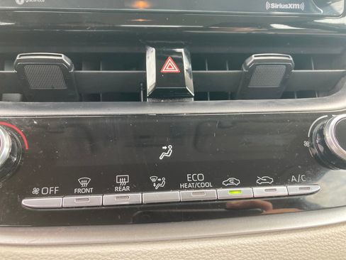 Used 2022 Toyota Corolla LE image 25