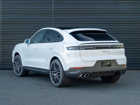 New 2026 Porsche Cayenne S image 3