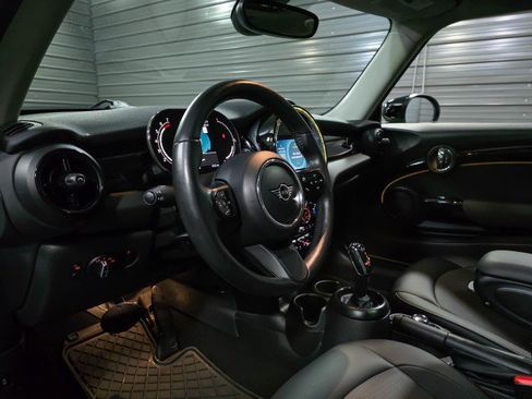 Used 2023 MINI Cooper 2-Door Hardtop image 11