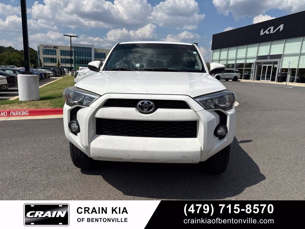 Used 2018 Toyota 4Runner SR5 AWD/4WD image 7