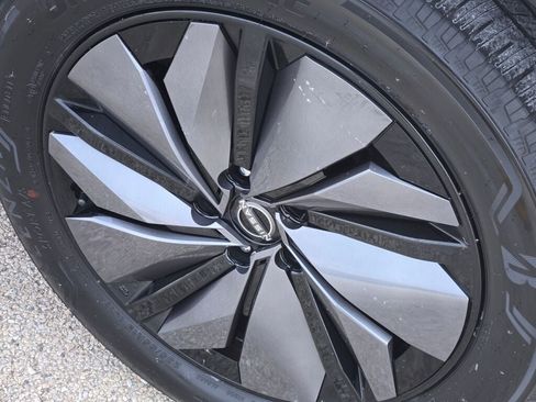 Used 2023 Nissan Ariya AWD image 18