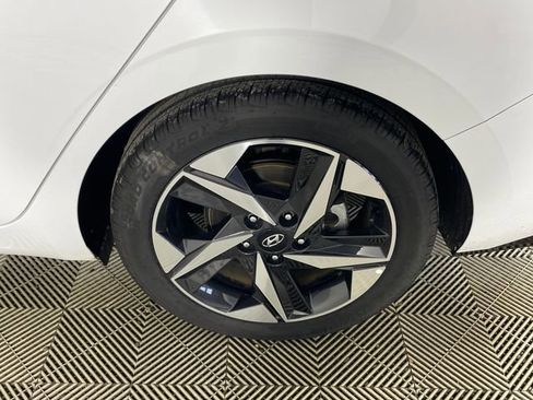 Certified 2022 Hyundai Elantra Limited w/ Cargo Package image 20
