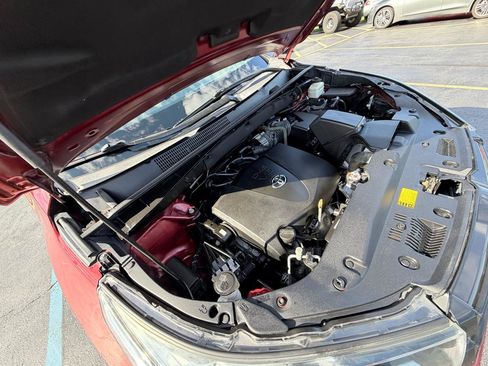 Used 2018 Toyota Highlander SE AWD/4WD image 50