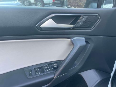 Used 2018 Volkswagen Tiguan SE w/ Panoramic Sunroof Package image 17