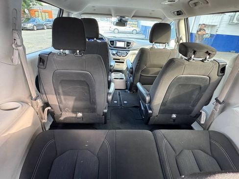 Used 2023 Chrysler Voyager LX FWD image 19