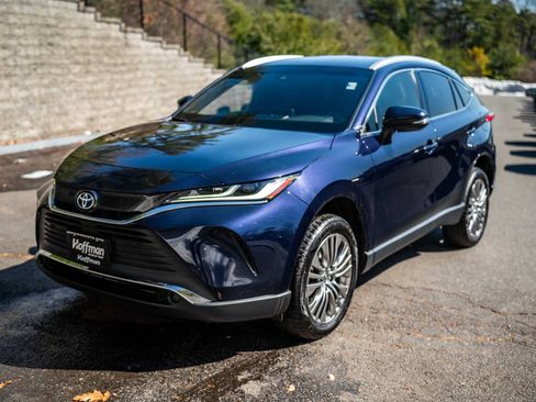 Certified 2022 Toyota Venza XLE image 11