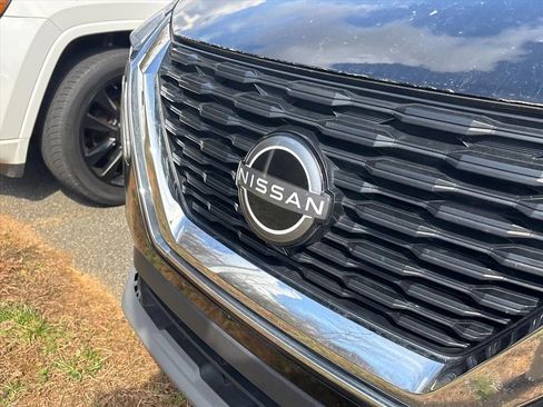 Used 2023 Nissan Rogue SV image 20