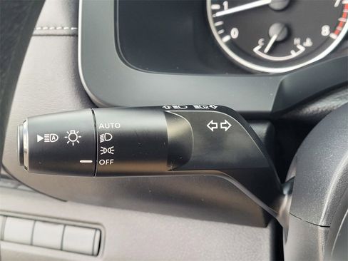 Used 2025 Nissan Pathfinder S image 17