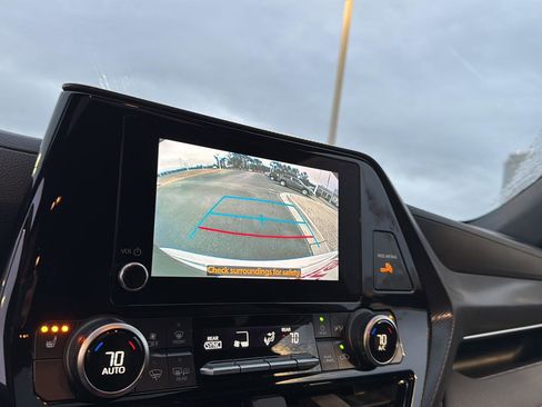 Certified 2024 Toyota Highlander XSE image 22