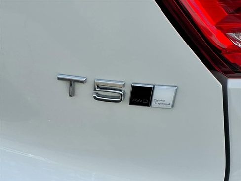 Used 2021 Volvo XC40 T5 R-Design w/ Climate Package image 6