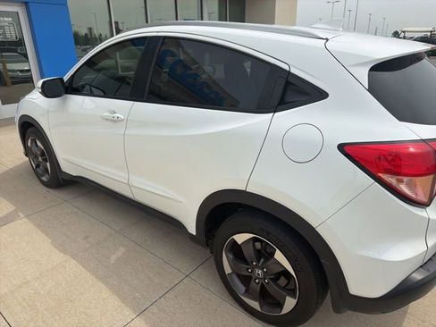 Used 2018 Honda HR-V EX-L image 2