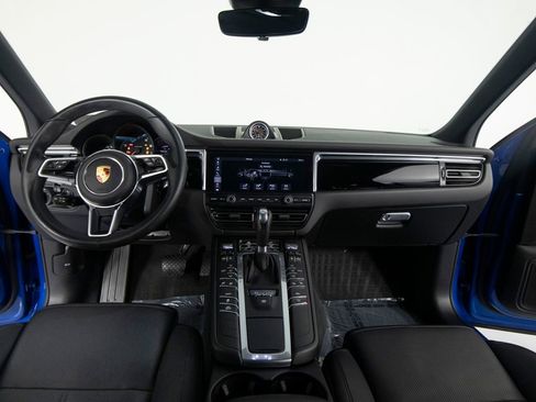 Certified 2019 Porsche Macan AWD/4WD image 33