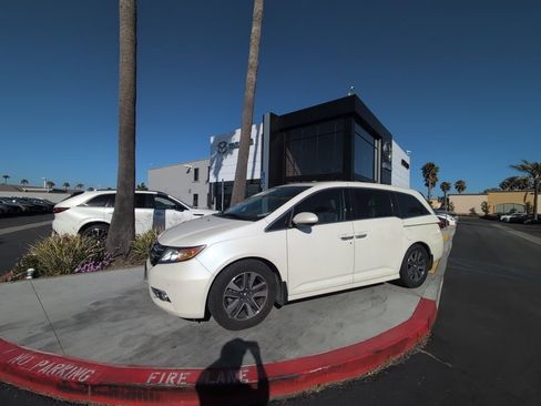 Used 2016 Honda Odyssey Touring Elite image 4