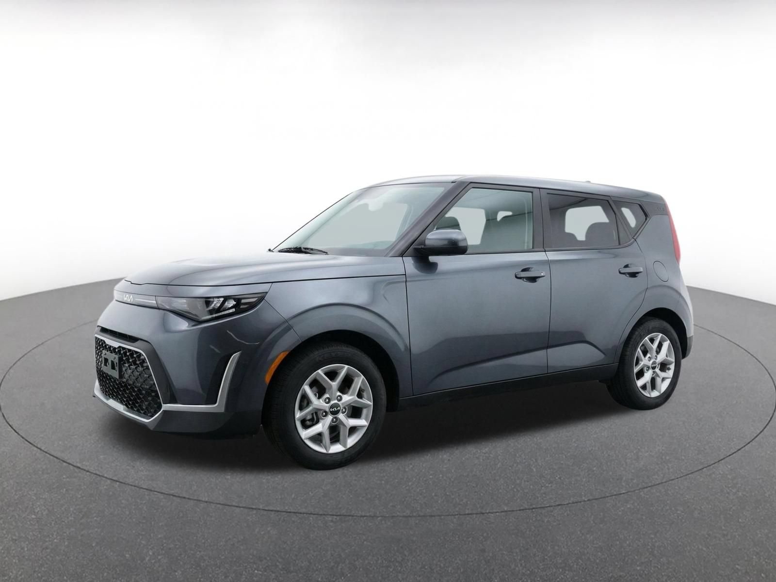 Used 2025 Kia Soul LX w/ LX Technology Package FWD image 3
