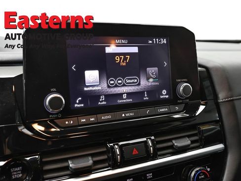 Used 2025 Nissan Pathfinder SV FWD image 19