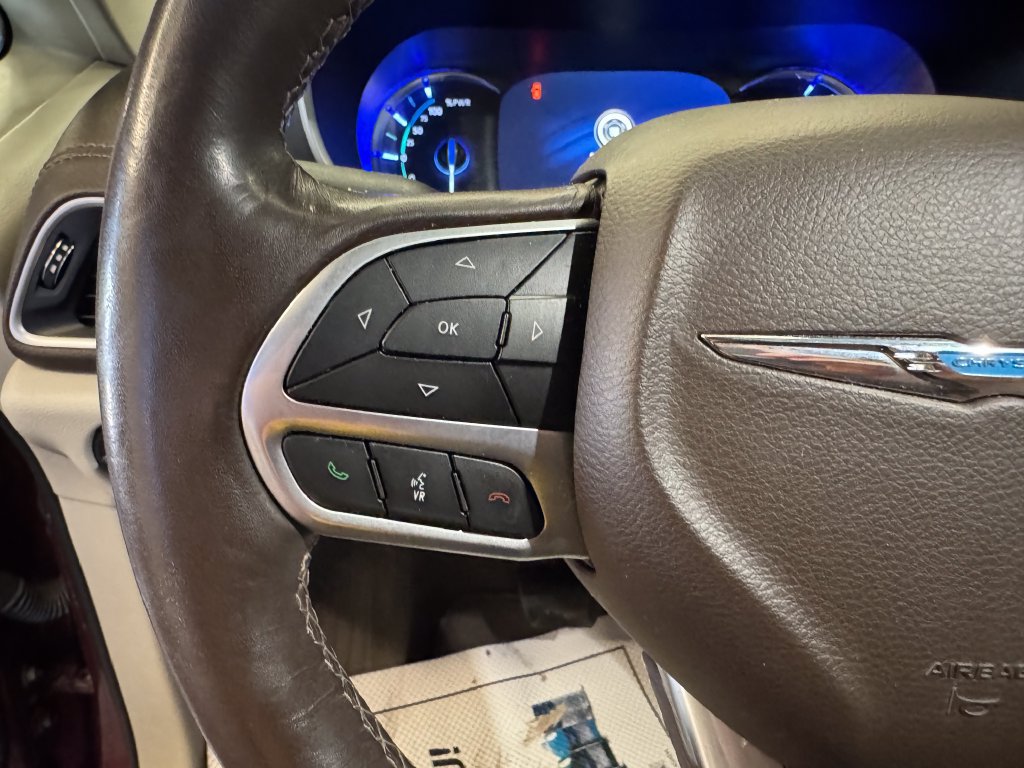 Used 2021 Chrysler Pacifica Touring-L FWD image 11