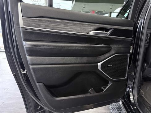 Used 2024 Jeep Wagoneer L Series III w/ Flexible Seating Group AWD/4WD image 35
