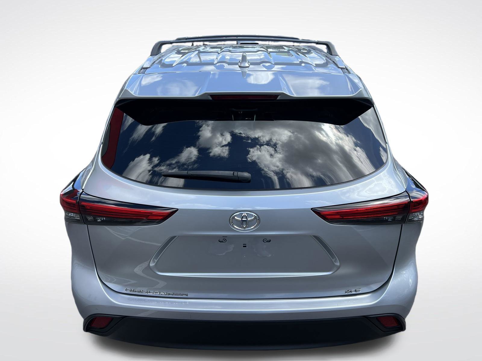 Used 2023 Toyota Highlander XLE FWD image 8