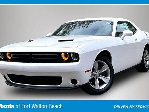 Used 2019 Dodge Challenger SXT RWD image 2