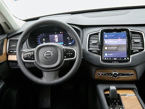 Certified 2023 Volvo XC90 B5 Plus w/ Protection Package Premier image 31