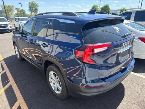 Used 2022 GMC Terrain SLE w/ Driver Convenience Package FWD image 4