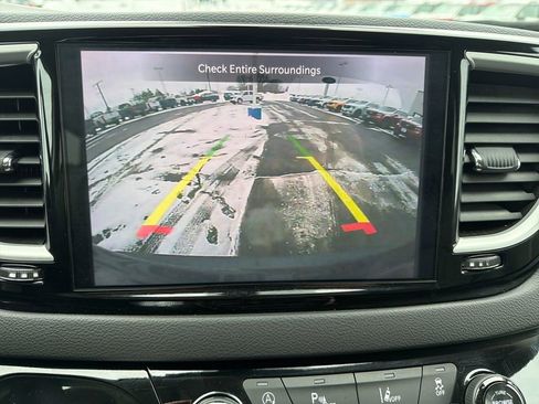 Used 2024 Chrysler Pacifica Touring-L image 19