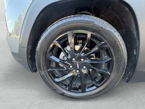 Used 2023 GMC Terrain SLT w/ Tech Package FWD image 29