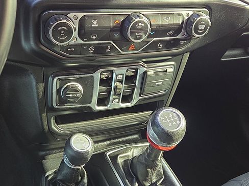 Used 2020 Jeep Wrangler Unlimited Sport image 18