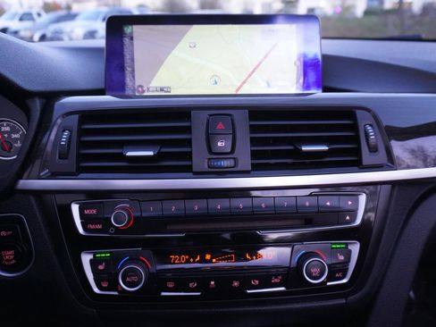 Used 2015 BMW M4 Convertible image 17