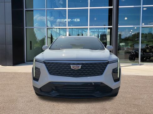 Used 2025 Cadillac XT4 Premium Luxury image 2