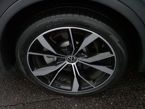 Certified 2022 Volkswagen Tiguan SEL R-Line image 15