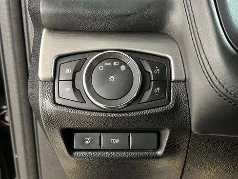 Used 2017 Ford Explorer Platinum image 18