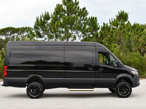 Used 2024 Mercedes-Benz Sprinter 2500 image 38