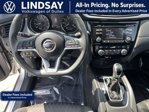 Used 2017 Nissan Rogue SV AWD/4WD image 10