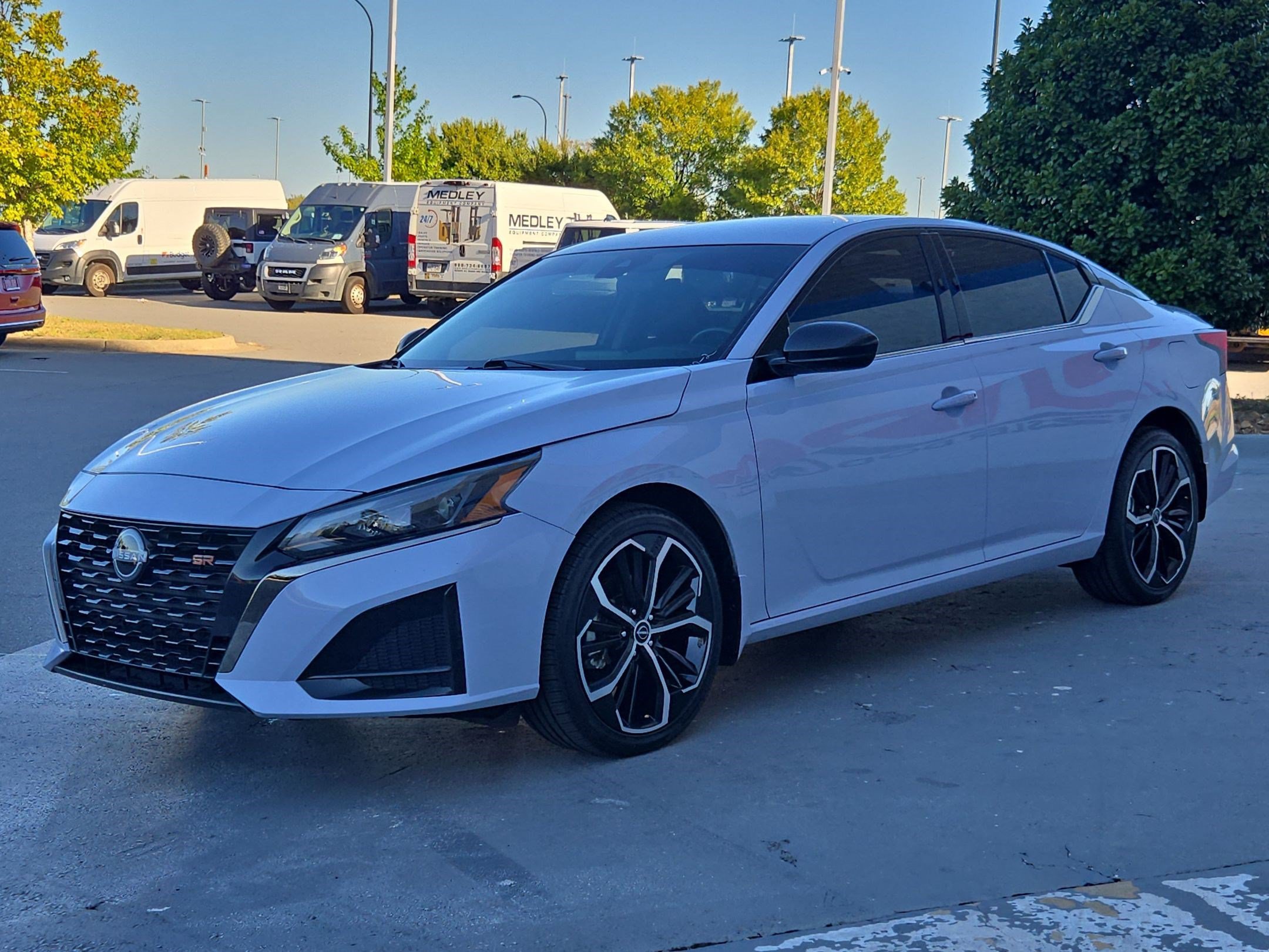 Used 2025 Nissan Altima 2.5 SR AWD/4WD image 3