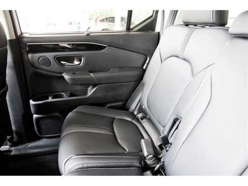 New 2025 Honda Pilot Touring image 11