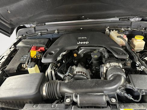 Used 2021 Jeep Gladiator Mojave AWD/4WD image 32