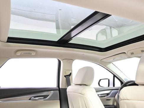New 2025 Cadillac XT5 Premium Luxury w/ LPO, Floor Liner Package AWD/4WD image 17
