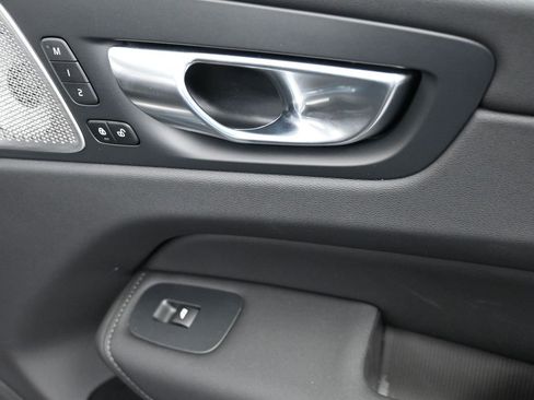 New 2026 Volvo XC60 B5 Ultra w/ Climate Package image 19