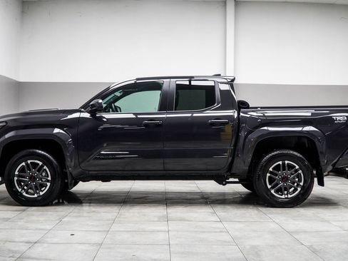 Used 2025 Toyota Tacoma TRD Sport AWD/4WD image 9