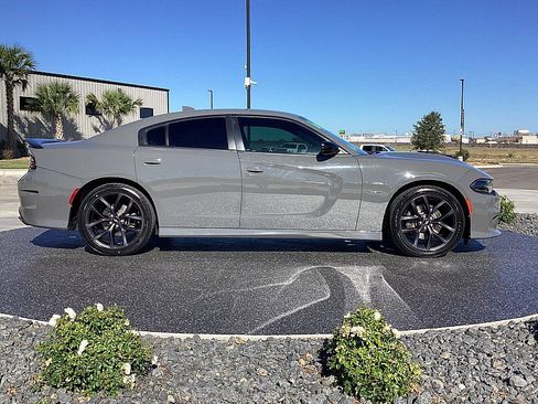 Used 2019 Dodge Charger R/T w/ Blacktop Package image 4