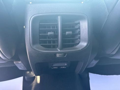 Used 2019 Jeep Cherokee Latitude Plus w/ Cold Weather Group AWD/4WD image 29