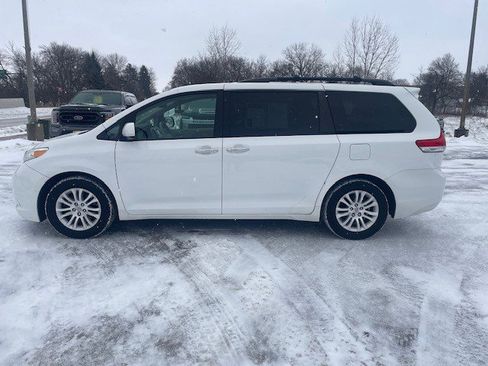 Used 2013 Toyota Sienna XLE image 2