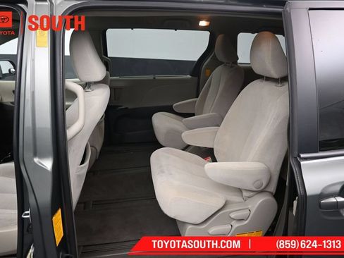 Used 2014 Toyota Sienna LE AWD/4WD image 10