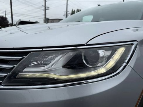 Used 2017 Lincoln MKC Select w/ Select Plus Package AWD/4WD image 11