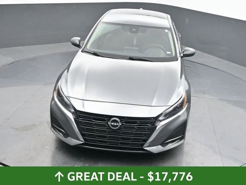 Used 2024 Nissan Altima 2.5 SV image 39